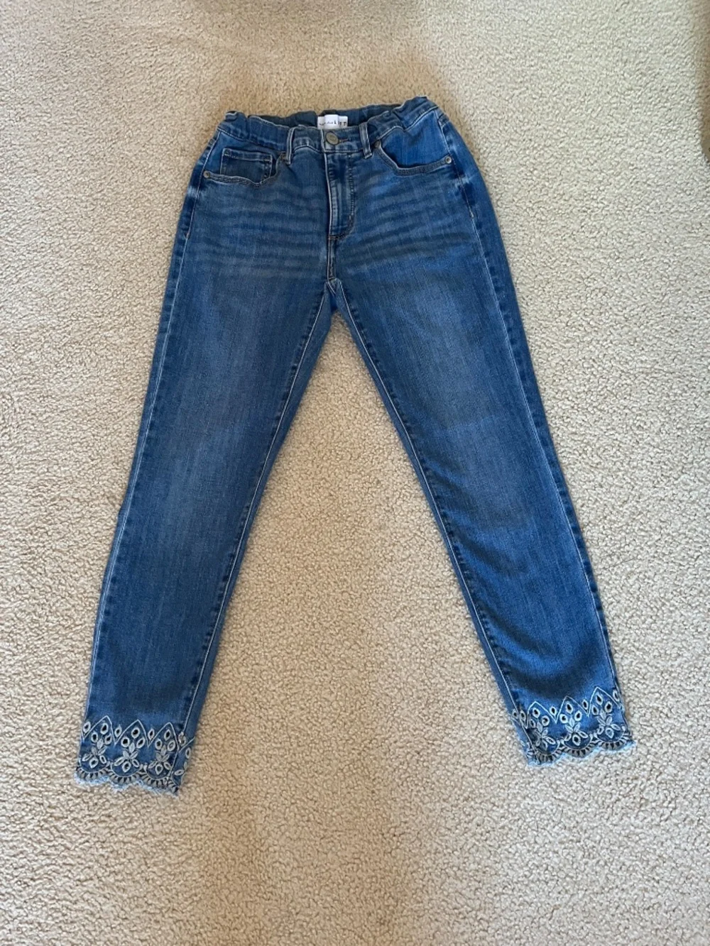 Loft Skinny Jeans with embroidered flower edges - Picture 2 of 8
